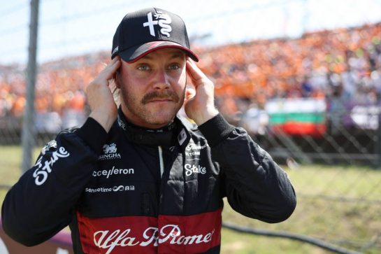 Valtteri Bottas (FIN) Alfa Romeo F1 Team on the grid.
23.07.2023. Formula 1 World Championship, Rd 12, Hungarian Grand Prix, Budapest, Hungary, Race Day.
- www.xpbimages.com, EMail: requests@xpbimages.com © Copyright: Bearne / XPB Images