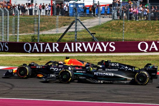 Max Verstappen (NLD) Red Bull Racing RB19 leads Lewis Hamilton (GBR) Mercedes AMG F1 W14 at the start of the race.
23.07.2023. Formula 1 World Championship, Rd 12, Hungarian Grand Prix, Budapest, Hungary, Race Day.
- www.xpbimages.com, EMail: requests@xpbimages.com © Copyright: Charniaux / XPB Images