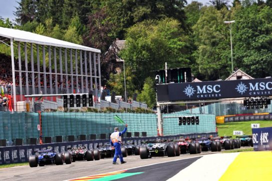 Bernard, Chief Pit Lane Marshal, waves the green flag at the start of the race.
30.07.2023. Formula 1 World Championship, Rd 13, Belgian Grand Prix, Spa Francorchamps, Belgium, Race Day.
- www.xpbimages.com, EMail: requests@xpbimages.com © Copyright: Batchelor / XPB Images