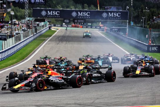Sergio Perez (MEX) Red Bull Racing RB19 at the start of the race.
30.07.2023. Formula 1 World Championship, Rd 13, Belgian Grand Prix, Spa Francorchamps, Belgium, Race Day.
- www.xpbimages.com, EMail: requests@xpbimages.com © Copyright: Bearne / XPB Images