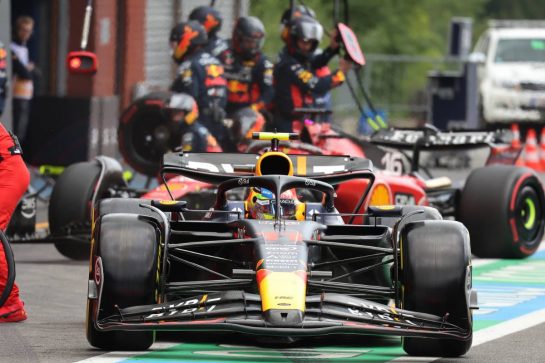 Sergio Perez (MEX) Red Bull Racing RB19 makes a pit stop.
30.07.2023. Formula 1 World Championship, Rd 13, Belgian Grand Prix, Spa Francorchamps, Belgium, Race Day.
- www.xpbimages.com, EMail: requests@xpbimages.com © Copyright: XPB Images