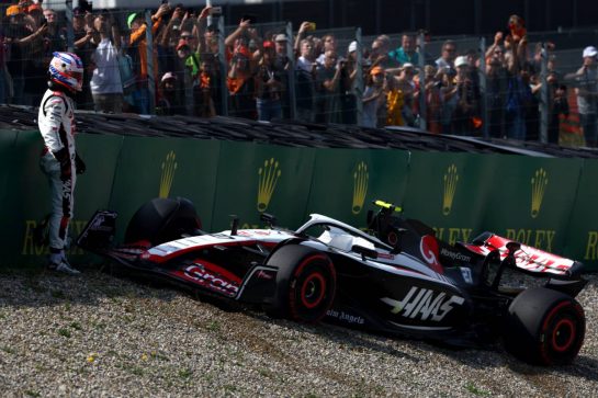 Nico Hulkenberg (GER) Haas VF-23 runs off in the first practice session.
25.08.2023. Formula 1 World Championship, Rd 14, Dutch Grand Prix, Zandvoort, Netherlands, Practice Day.
- www.xpbimages.com, EMail: requests@xpbimages.com © Copyright: Charniaux / XPB Images