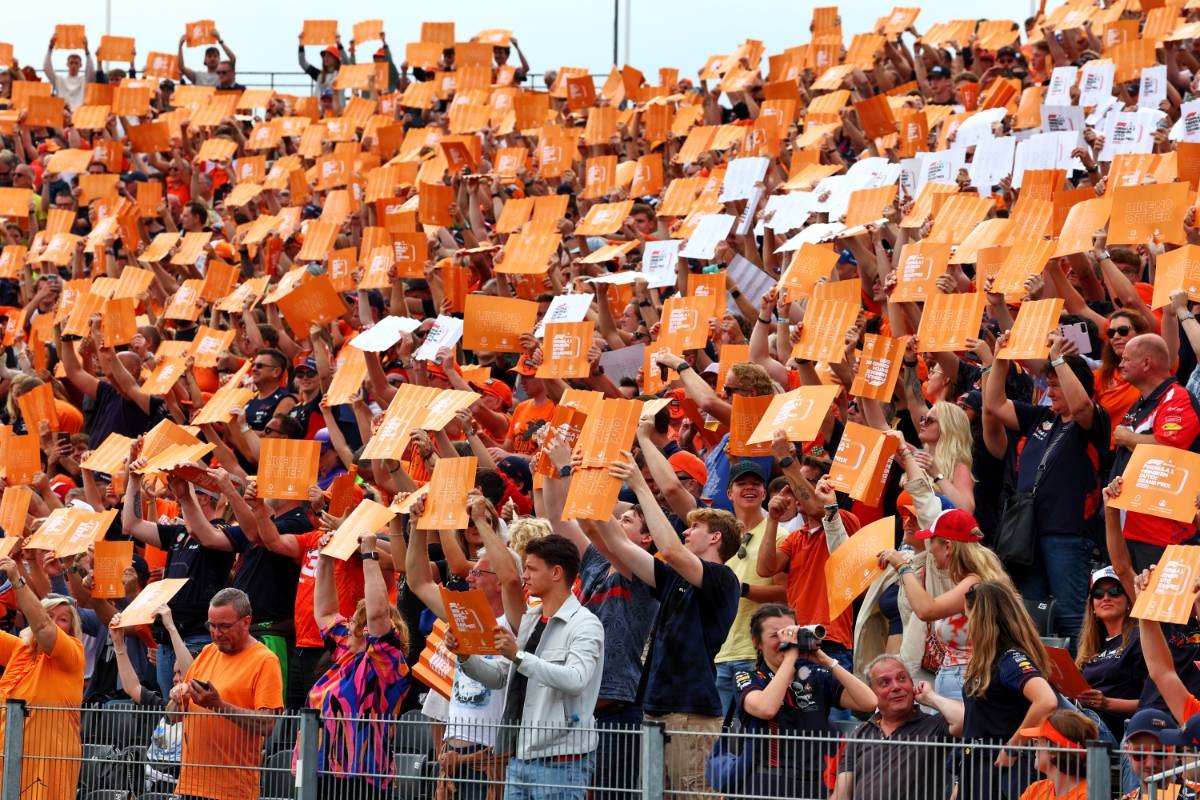 Circuit atmosphere - fans. 25.08.2023. Formula 1 World Championship, Rd 14, Dutch Grand Prix, Zandvoort, Netherlands, Practice Day. - www.xpbimages.com, EMail: requests@xpbimages.com © Copyright: Coates / XPB Images