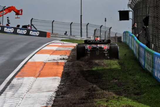 Max Verstappen (NLD) Red Bull Racing RB19 runs wide in the third practice session.
26.08.2023. Formula 1 World Championship, Rd 14, Dutch Grand Prix, Zandvoort, Netherlands, Qualifying Day.
- www.xpbimages.com, EMail: requests@xpbimages.com © Copyright: Moy / XPB Images