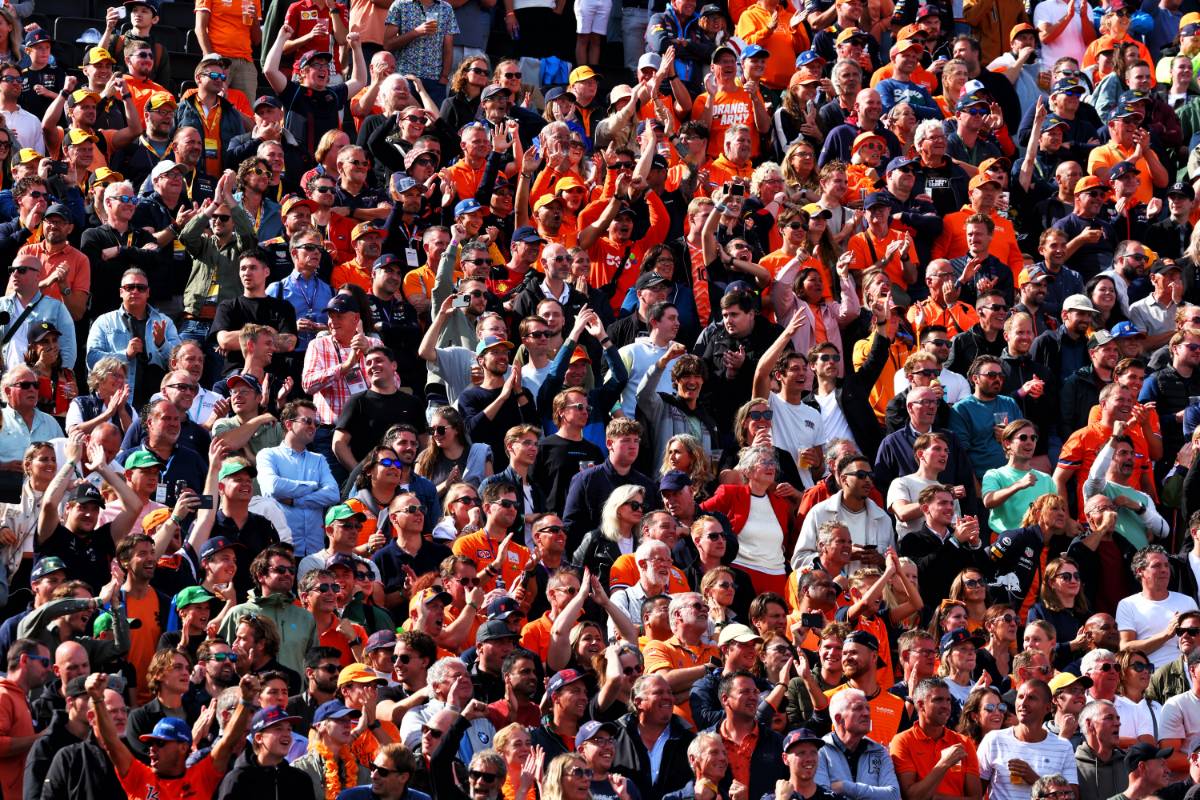 Circuit atmosphere - fans in the grandstand.
26.08.2023. Formula 1 World Championship, Rd 14, Dutch Grand Prix, Zandvoort, Netherlands, Qualifying Day.
- www.xpbimages.com, EMail: requests@xpbimages.com © Copyright: Coates / XPB Images