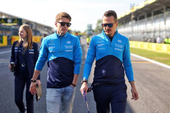 Logan Sargeant (USA) Williams Racing walks the circuit with Gaetan Jego, Williams Racing Race Engineer.
31.08.2023. Formula 1 World Championship, Rd 15, Italian Grand Prix, Monza, Italy, Preparation Day.
- www.xpbimages.com, EMail: requests@xpbimages.com © Copyright: Bearne / XPB Images