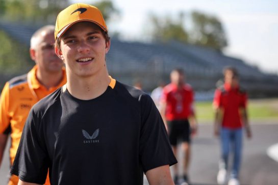 Oscar Piastri (AUS) McLaren walks the circuit.
31.08.2023. Formula 1 World Championship, Rd 15, Italian Grand Prix, Monza, Italy, Preparation Day.
- www.xpbimages.com, EMail: requests@xpbimages.com © Copyright: Bearne / XPB Images