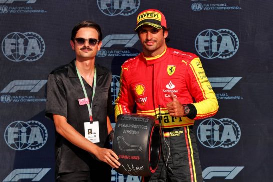 Charles Leclerc (MON) Ferrari reveives the Pirelli Pole Position Award from Fabio Rovazzi (ITA) Singer.

02.09.2023. Formula 1 World Championship, Rd 15, Italian Grand Prix, Monza, Italy, Qualifying Day.
- www.xpbimages.com, EMail: requests@xpbimages.com © Copyright: Batchelor / XPB Images