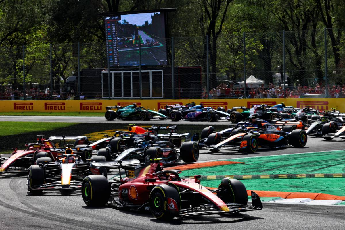 Carlos Sainz Jr (ESP) Ferrari SF-23 leads at the start of the race.
03.09.2023. Formula 1 World Championship, Rd 15, Italian Grand Prix, Monza, Italy, Race Day.
- www.xpbimages.com, EMail: requests@xpbimages.com © Copyright: Batchelor / XPB Images