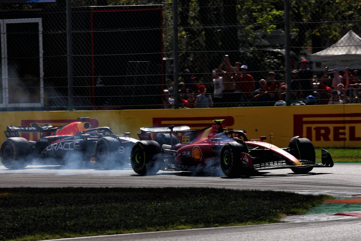 Carlos Sainz Jr (ESP) Ferrari SF-23 locks up under braking ahead of Max Verstappen (NLD) Red Bull Racing RB19.
03.09.2023. Formula 1 World Championship, Rd 15, Italian Grand Prix, Monza, Italy, Race Day.
- www.xpbimages.com, EMail: requests@xpbimages.com © Copyright: Batchelor / XPB Images