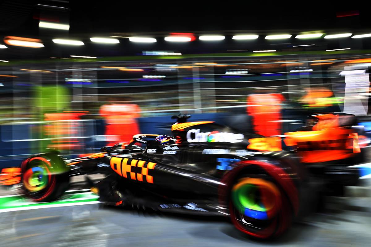 Oscar Piastri (AUS) McLaren MCL60 leaves the pits. 15.09.2023. Formula 1 World Championship, Rd 16, Singapore Grand Prix, Marina Bay Street Circuit, Singapore, Practice Day. - www.xpbimages.com, EMail: requests@xpbimages.com © Copyright: Batchelor / XPB Images