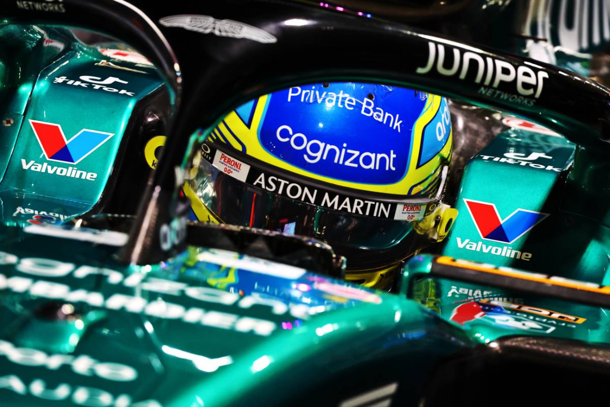 Fernando Alonso (ESP) Aston Martin F1 Team AMR23.
15.09.2023. Formula 1 World Championship, Rd 16, Singapore Grand Prix, Marina Bay Street Circuit, Singapore, Practice Day.
- www.xpbimages.com, EMail: requests@xpbimages.com © Copyright: Batchelor / XPB Images