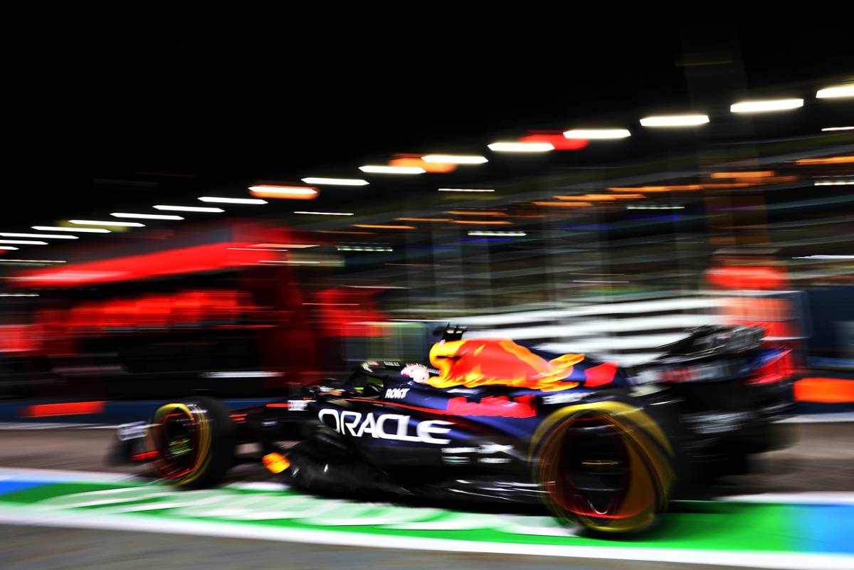Max Verstappen (NLD) Red Bull Racing RB19 leaves the pits. 15.09.2023. Formula 1 World Championship, Rd 16, Singapore Grand Prix, Marina Bay Street Circuit, Singapore, Practice Day. - www.xpbimages.com, EMail: requests@xpbimages.com © Copyright: Batchelor / XPB Images