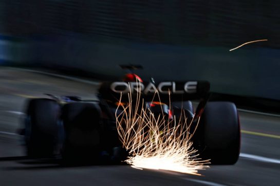 Max Verstappen (NLD) Red Bull Racing RB19 sends sparks flying.
15.09.2023. Formula 1 World Championship, Rd 16, Singapore Grand Prix, Marina Bay Street Circuit, Singapore, Practice Day.
 - www.xpbimages.com, EMail: requests@xpbimages.com © Copyright: Coates / XPB Images