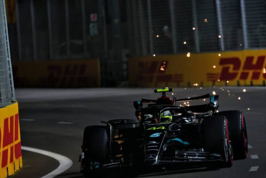Lewis Hamilton (GBR) Mercedes AMG F1 W14.
16.09.2023. Formula 1 World Championship, Rd 16, Singapore Grand Prix, Marina Bay Street Circuit, Singapore, Qualifying Day.
 - www.xpbimages.com, EMail: requests@xpbimages.com © Copyright: Coates / XPB Images