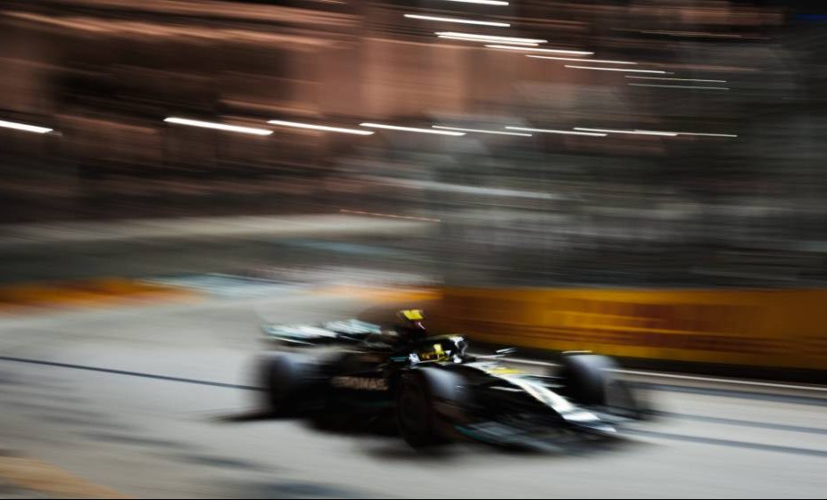 Lewis Hamilton (GBR) Mercedes AMG F1 W14. 16.09.2023. Formula 1 World Championship, Rd 16, Singapore Grand Prix, Marina Bay Street Circuit, Singapore, Qualifying Day. - www.xpbimages.com, EMail: requests@xpbimages.com © Copyright: Bearne / XPB Images