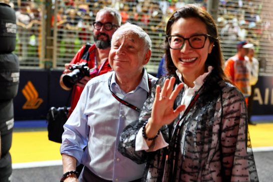 Jean Todt (FRA) FIA President with his wife Michelle Yeoh (MAL) on the grid.
17.09.2023. Formula 1 World Championship, Rd 16, Singapore Grand Prix, Marina Bay Street Circuit, Singapore, Race Day.
- www.xpbimages.com, EMail: requests@xpbimages.com © Copyright: Batchelor / XPB Images