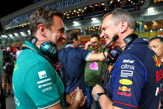 (L to R): Dan Fallows (GBR) Aston Martin F1 Team Technical Director with Paul Monaghan (GBR) Red Bull Racing Chief Engineer on the grid.
17.09.2023. Formula 1 World Championship, Rd 16, Singapore Grand Prix, Marina Bay Street Circuit, Singapore, Race Day.
- www.xpbimages.com, EMail: requests@xpbimages.com © Copyright: Batchelor / XPB Images