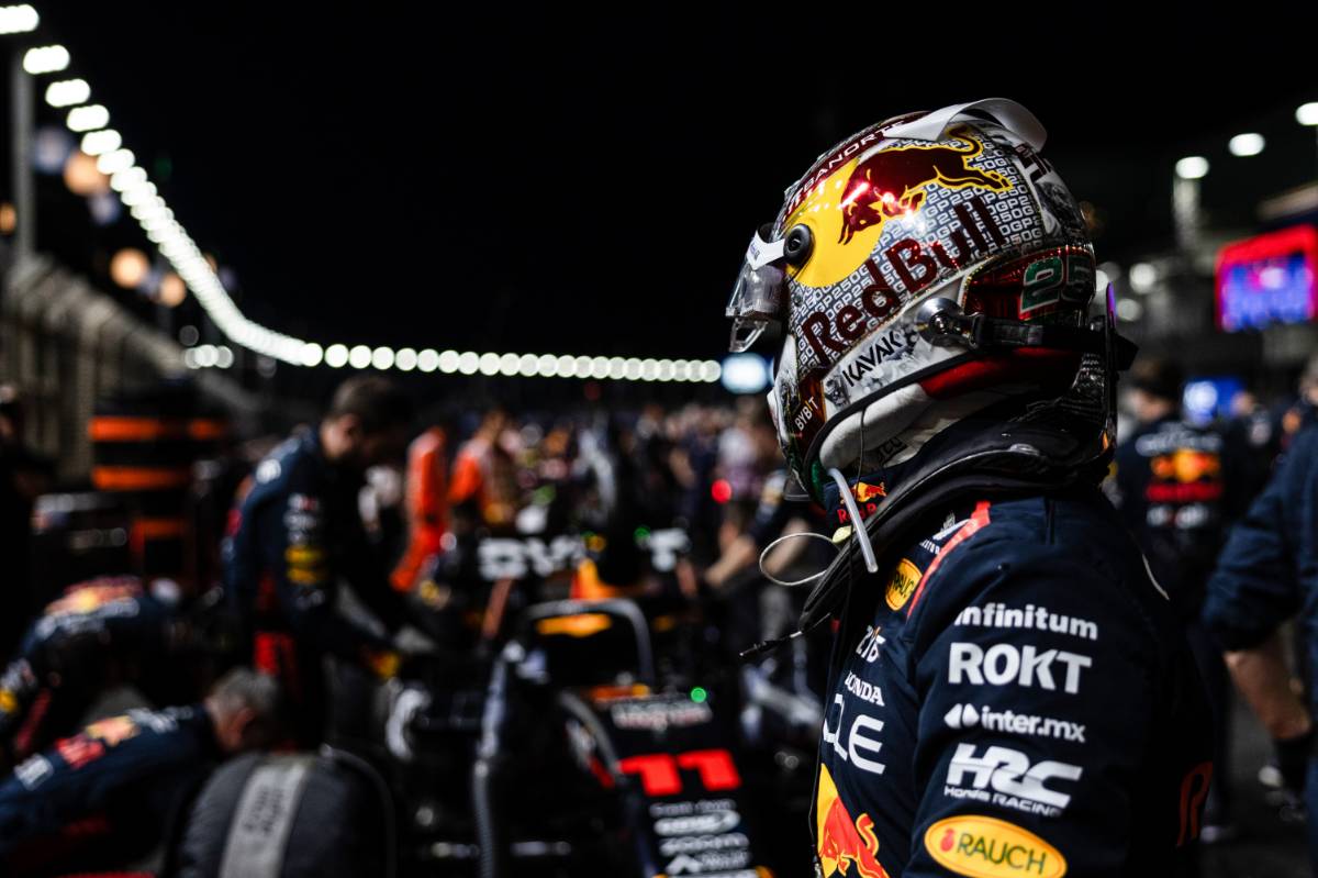Sergio Perez (MEX), Red Bull Racing 17.09.2023. Formula 1 World Championship, Rd 16, Singapore Grand Prix, Marina Bay Street Circuit, Singapore, Race Day. - www.xpbimages.com, EMail: requests@xpbimages.com © Copyright: Charniaux / XPB Images