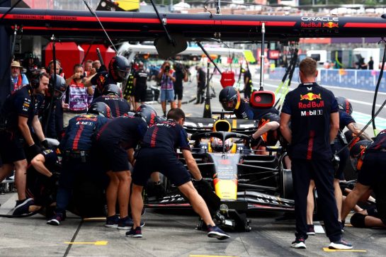 Sergio Perez (MEX) Red Bull Racing RB19 in the pits.
22.09.2023. Formula 1 World Championship, Rd 17, Japanese Grand Prix, Suzuka, Japan, Practice Day.
- www.xpbimages.com, EMail: requests@xpbimages.com © Copyright: Coates / XPB Images