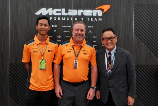 (L to R): Ryo Hirakawa (JPN) McLaren Reserve Driver with Zak Brown (USA) McLaren Executive Director and Akio Toyoda (JPN) President Toyota Motor Corporation.
23.09.2023. Formula 1 World Championship, Rd 17, Japanese Grand Prix, Suzuka, Japan, Qualifying Day.
- www.xpbimages.com, EMail: requests@xpbimages.com © Copyright: Moy / XPB Images