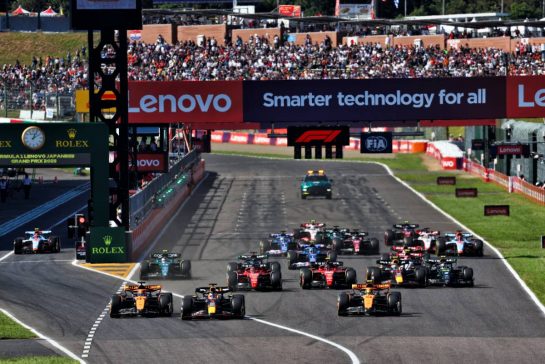 (L to R): Oscar Piastri (AUS) McLaren MCL60; Max Verstappen (NLD) Red Bull Racing RB19; and Lando Norris (GBR) McLaren MCL60 lead at the start of the race.
24.09.2023. Formula 1 World Championship, Rd 17, Japanese Grand Prix, Suzuka, Japan, Race Day.
- www.xpbimages.com, EMail: requests@xpbimages.com © Copyright: Batchelor / XPB Images