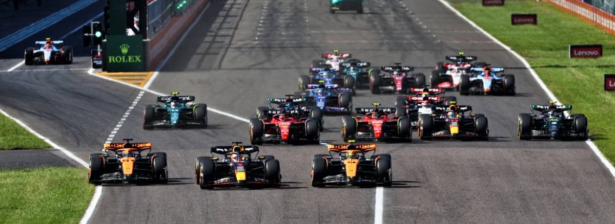 (L to R): Oscar Piastri (AUS) McLaren MCL60; Max Verstappen (NLD) Red Bull Racing RB19; and Lando Norris (GBR) McLaren MCL60 lead at the start of the race. 24.09.2023. Formula 1 World Championship, Rd 17, Japanese Grand Prix, Suzuka, Japan, Race Day. - www.xpbimages.com, EMail: requests@xpbimages.com © Copyright: Batchelor / XPB Images