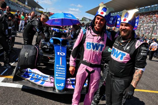 Alpine F1 Team on the grid.
24.09.2023. Formula 1 World Championship, Rd 17, Japanese Grand Prix, Suzuka, Japan, Race Day.
- www.xpbimages.com, EMail: requests@xpbimages.com © Copyright: Batchelor / XPB Images