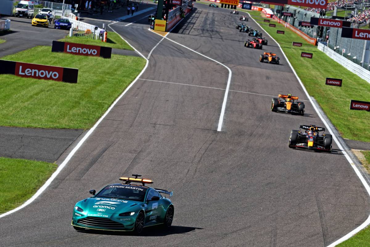 Max Verstappen (NLD) Red Bull Racing RB19 leads behind the Aston Martin FIA Safety Car.
24.09.2023. Formula 1 World Championship, Rd 17, Japanese Grand Prix, Suzuka, Japan, Race Day.
- www.xpbimages.com, EMail: requests@xpbimages.com © Copyright: Batchelor / XPB Images