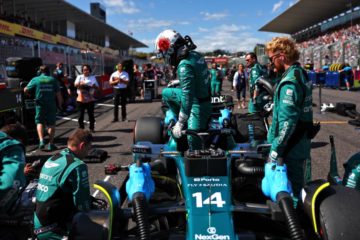 Fernando Alonso (ESP) Aston Martin F1 Team AMR23 on the grid.
24.09.2023. Formula 1 World Championship, Rd 17, Japanese Grand Prix, Suzuka, Japan, Race Day.
- www.xpbimages.com, EMail: requests@xpbimages.com © Copyright: Charniaux / XPB Images