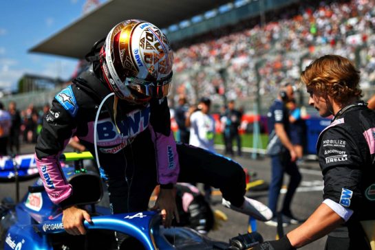 Pierre Gasly (FRA) Alpine F1 Team A523 on the grid.
24.09.2023. Formula 1 World Championship, Rd 17, Japanese Grand Prix, Suzuka, Japan, Race Day.
- www.xpbimages.com, EMail: requests@xpbimages.com © Copyright: Charniaux / XPB Images