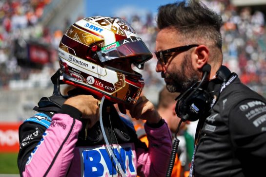 Pierre Gasly (FRA) Alpine F1 Team with Julian Rouse (GBR) Alpine F1 Team Interim Sporting Director on the grid.
24.09.2023. Formula 1 World Championship, Rd 17, Japanese Grand Prix, Suzuka, Japan, Race Day.
- www.xpbimages.com, EMail: requests@xpbimages.com © Copyright: Charniaux / XPB Images