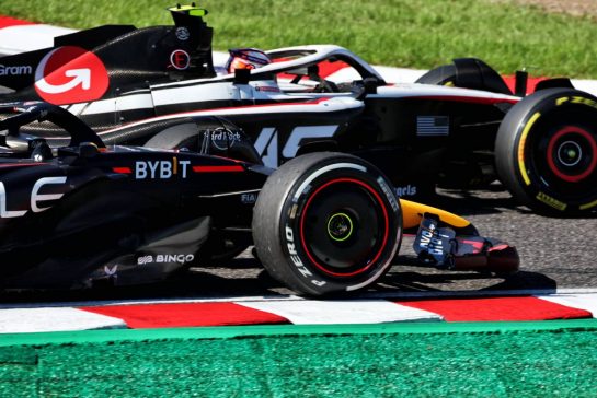 Sergio Perez (MEX) Red Bull Racing RB19 with front wing damage.
24.09.2023. Formula 1 World Championship, Rd 17, Japanese Grand Prix, Suzuka, Japan, Race Day.
- www.xpbimages.com, EMail: requests@xpbimages.com © Copyright: Moy / XPB Images
