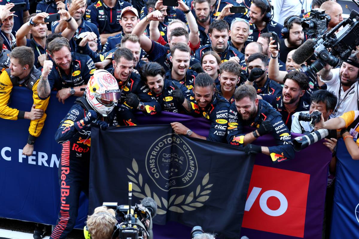 Race winner Max Verstappen (NLD) Red Bull Racing celebrates winning the Constructors' Championship with the team in parc ferme.
24.09.2023. Formula 1 World Championship, Rd 17, Japanese Grand Prix, Suzuka, Japan, Race Day.
- www.xpbimages.com, EMail: requests@xpbimages.com © Copyright: Moy / XPB Images