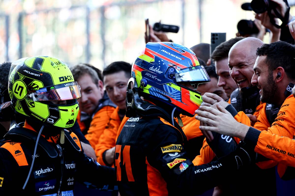 Lando Norris (GBR), McLaren F1 Team and Oscar Piastri (AUS), McLaren 24.09.2023. Formula 1 World Championship, Rd 17, Japanese Grand Prix, Suzuka, Japan, Race Day. - www.xpbimages.com, EMail: requests@xpbimages.com © Copyright: Charniaux / XPB Images