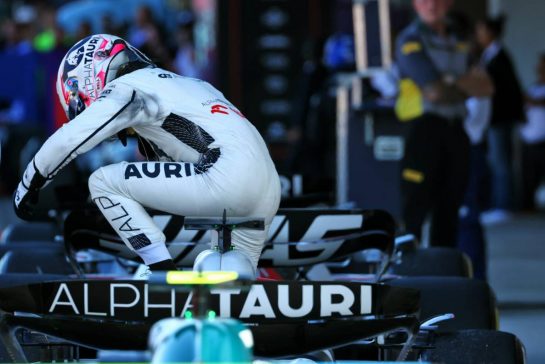 Yuki Tsunoda (JPN) AlphaTauri AT04 in parc ferme.
24.09.2023. Formula 1 World Championship, Rd 17, Japanese Grand Prix, Suzuka, Japan, Race Day.
- www.xpbimages.com, EMail: requests@xpbimages.com © Copyright: Coates / XPB Images