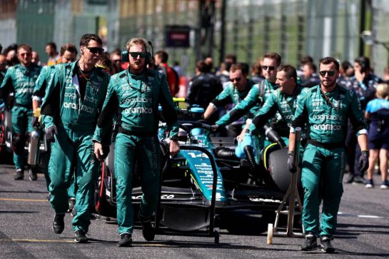 Fernando Alonso (ESP) Aston Martin F1 Team AMR23 on the grid.
24.09.2023. Formula 1 World Championship, Rd 17, Japanese Grand Prix, Suzuka, Japan, Race Day.
- www.xpbimages.com, EMail: requests@xpbimages.com © Copyright: Moy / XPB Images