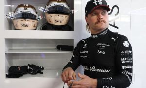 Bottas taking cue from 'outlier' Alonso on F1 future