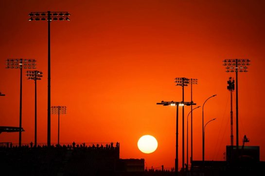 Circuit atmosphere - sunset.
06.10.2023 Formula 1 World Championship, Rd 18, Qatar Grand Prix, Doha, Qatar, Qualifying Day.
- www.xpbimages.com, EMail: requests@xpbimages.com © Copyright: Moy / XPB Images
