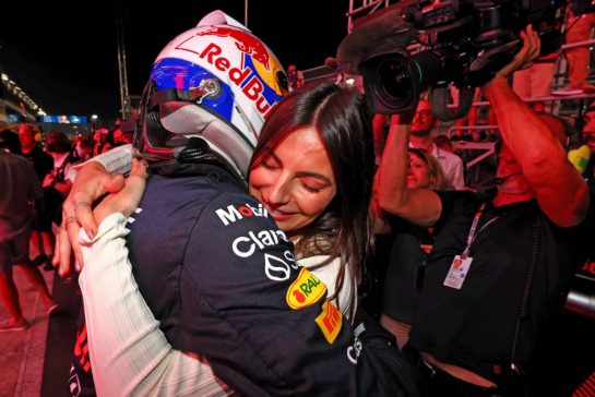 (L to R): Max Verstappen (NLD) Red Bull Racing celebrates winning his third World Championship in Sprint parc ferme with girlfriend Kelly Piquet (BRA).
07.10.2023. Formula 1 World Championship, Rd 18, Qatar Grand Prix, Doha, Qatar, Sprint Day.
- www.xpbimages.com, EMail: requests@xpbimages.com © Copyright: Coates / XPB Images