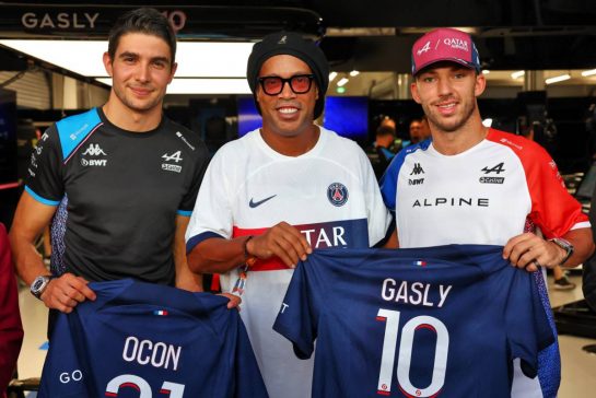 Esteban Ocon (FRA) Alpine F1 Team and Pierre Gasly (FRA) Alpine F1 Team with Ronaldinho (BRA) Former Football Player.
08.10.2023. Formula 1 World Championship, Rd 18, Qatar Grand Prix, Doha, Qatar, Race Day.
- www.xpbimages.com, EMail: requests@xpbimages.com © Copyright: Charniaux / XPB Images