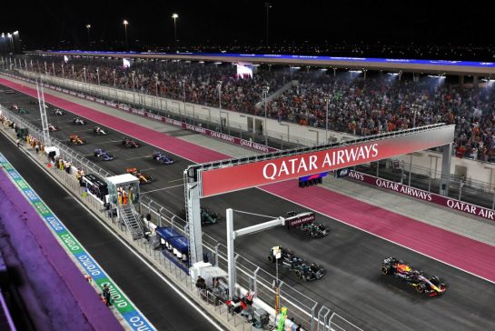 Max Verstappen (NLD) Red Bull Racing RB19 leads at the start of the race.
08.10.2023. Formula 1 World Championship, Rd 18, Qatar Grand Prix, Doha, Qatar, Race Day.
- www.xpbimages.com, EMail: requests@xpbimages.com © Copyright: Moy / XPB Images