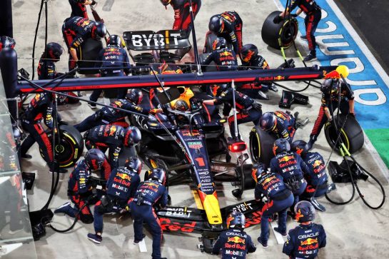 Max Verstappen (NLD) Red Bull Racing RB19 makes a pit stop.
08.10.2023. Formula 1 World Championship, Rd 18, Qatar Grand Prix, Doha, Qatar, Race Day.
- www.xpbimages.com, EMail: requests@xpbimages.com © Copyright: Moy / XPB Images
