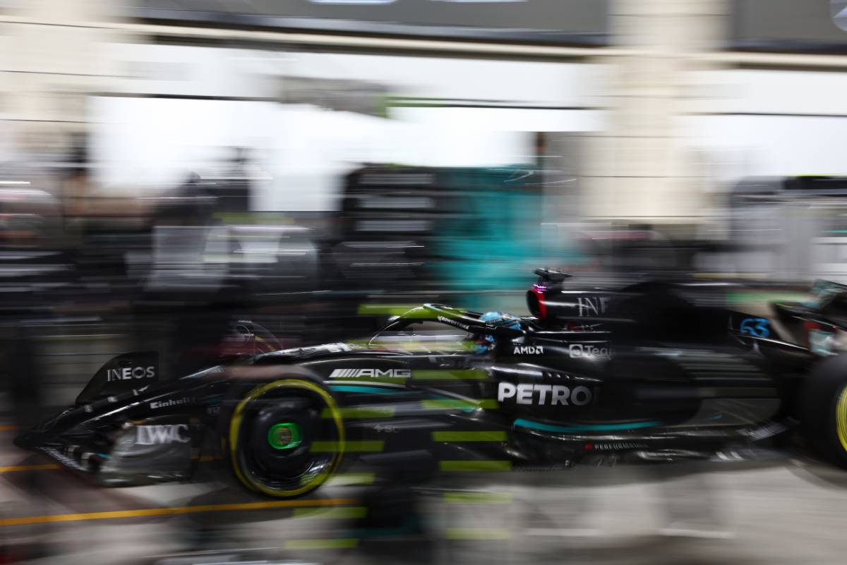 George Russell (GBR) Mercedes AMG F1 W14 makes a pit stop.
08.10.2023. Formula 1 World Championship, Rd 18, Qatar Grand Prix, Doha, Qatar, Race Day.
- www.xpbimages.com, EMail: requests@xpbimages.com © Copyright: Batchelor / XPB Images