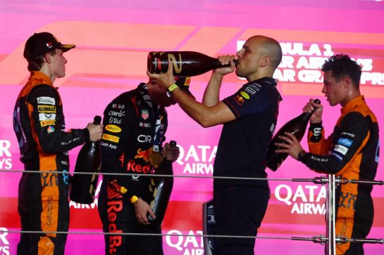 1st place Max Verstappen (NLD) Red Bull Racing, 2nd place Oscar Piastri (AUS) McLaren, 3rd place Lando Norris (GBR) McLaren with Gianpiero Lambiase (ITA) Red Bull Racing Engineer.
08.10.2023. Formula 1 World Championship, Rd 18, Qatar Grand Prix, Doha, Qatar, Race Day.
- www.xpbimages.com, EMail: requests@xpbimages.com © Copyright: Batchelor / XPB Images