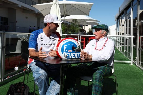 (L to R): Pierre Gasly (FRA) Alpine F1 Team with Jackie Stewart (GBR).
20.10.2023. Formula 1 World Championship, Rd 19, United States Grand Prix, Austin, Texas, USA, Qualifying Day
- www.xpbimages.com, EMail: requests@xpbimages.com © Copyright: Moy / XPB Images