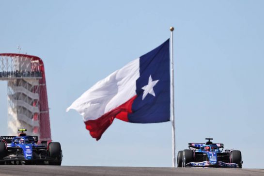 (L to R): Logan Sargeant (USA) Williams Racing FW45 and Esteban Ocon (FRA) Alpine F1 Team A523.
20.10.2023. Formula 1 World Championship, Rd 19, United States Grand Prix, Austin, Texas, USA, Qualifying Day
- www.xpbimages.com, EMail: requests@xpbimages.com © Copyright: Bearne / XPB Images