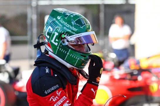 Charles Leclerc (MON) Ferrari celebrates his pole position in qualifying parc ferme.
20.10.2023. Formula 1 World Championship, Rd 19, United States Grand Prix, Austin, Texas, USA, Qualifying Day
- www.xpbimages.com, EMail: requests@xpbimages.com © Copyright: Batchelor / XPB Images