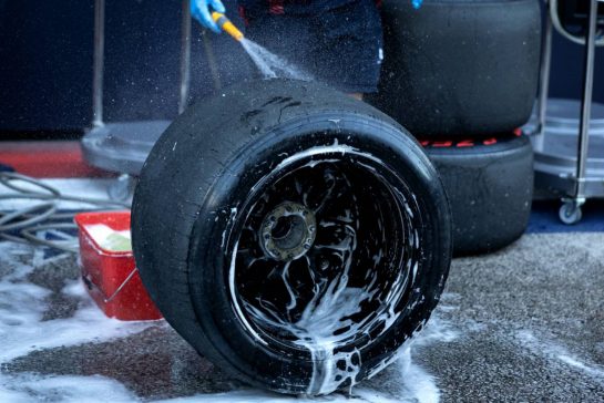 Pirelli tyre washed.
20.10.2023. Formula 1 World Championship, Rd 19, United States Grand Prix, Austin, Texas, USA, Qualifying Day
- www.xpbimages.com, EMail: requests@xpbimages.com © Copyright: Rew / XPB Images