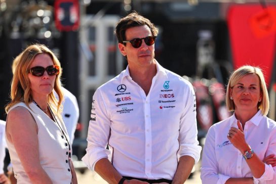 (L to R): Penni Thow (CDN) Copper Founding Partner and President / Project 44 Business Management with Toto Wolff (GER) Mercedes AMG F1 Shareholder and Executive Director and Susie Wolff (GBR) F1 Academy Managing Director.
21.10.2023. Formula 1 World Championship, Rd 19, United States Grand Prix, Austin, Texas, USA, Sprint Day.
- www.xpbimages.com, EMail: requests@xpbimages.com © Copyright: Batchelor / XPB Images